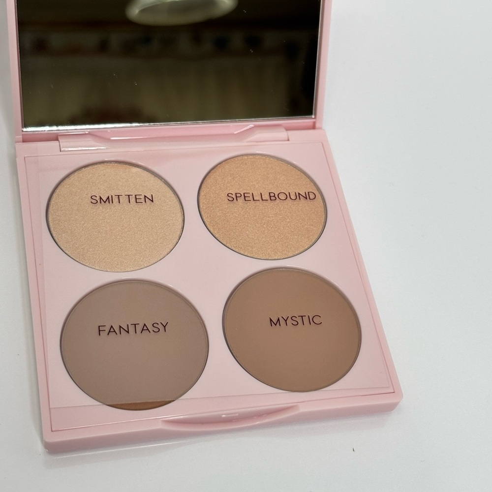 Doll 10 CAPTIVATING CONTOUR Talc-Free HIGHLIGHTER & CONTOUR PALETTE